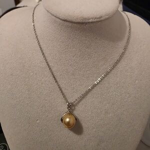 Gold Pearl Pendant Necklace - Elegant Women’s Jewelry